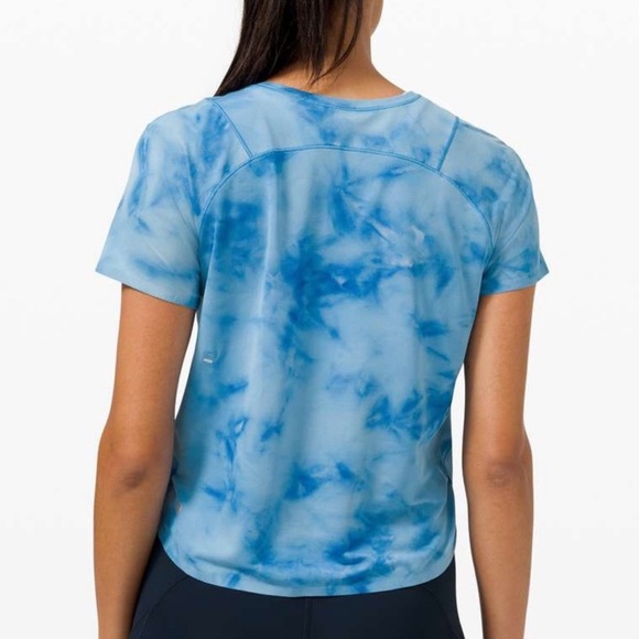 Lululemon Lightweight Run Kit Short Sleeve
Tidal Dye Vapor Hawaiian Blue - Picture 6 of 9